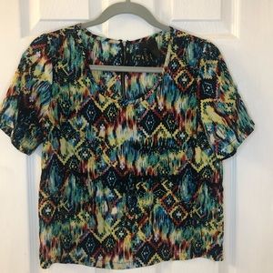 ❣️2 for $15❣️ Fun & Flirt short sleeve Aztec print blouse, small